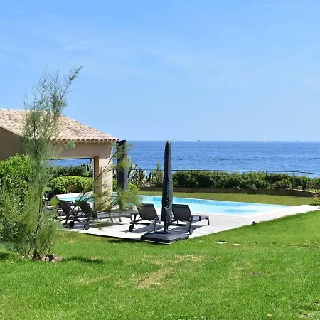 Pieds Dans L'eau Pour 10 Personnes Avec Piscine, Clim Et Wi-fi Villa Les Issambres