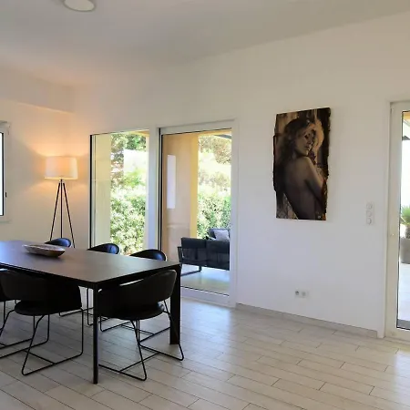 Villa Pieds Dans L'eau Pour 10 Personnes Avec Piscine, Clim Et Wi-fi Les Issambres