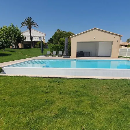 Pieds Dans L'eau Pour 10 Personnes Avec Piscine, Clim Et Wi-fi - Fr-1-768-27 *