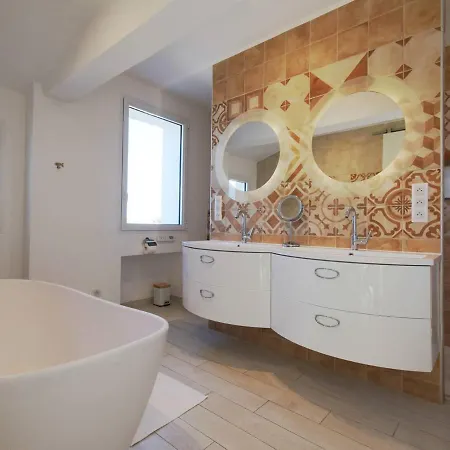 Villa Pieds Dans L'eau Pour 10 Personnes Avec Piscine, Clim Et Wi-fi